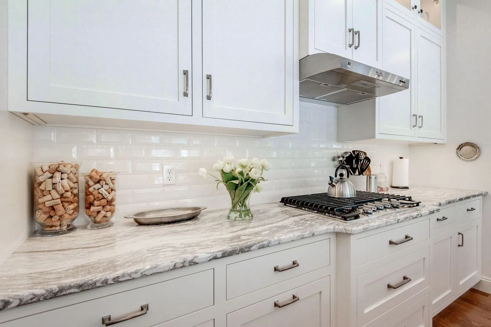 Detail of veined Cambria Oakmoor counter under a white subway tile backsplash